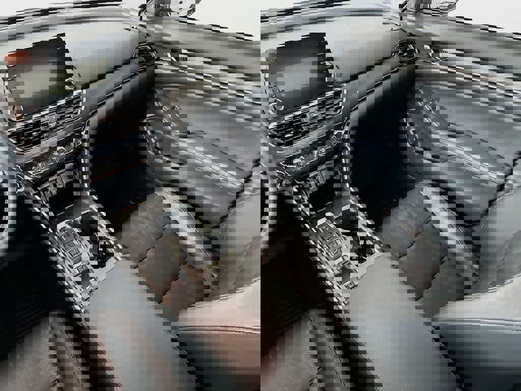 Used 2018 Honda Accord Touring image 11