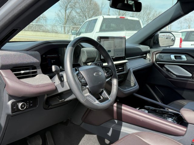 Certified 2025 Ford Explorer Platinum w/ LUX Leather Package image 13