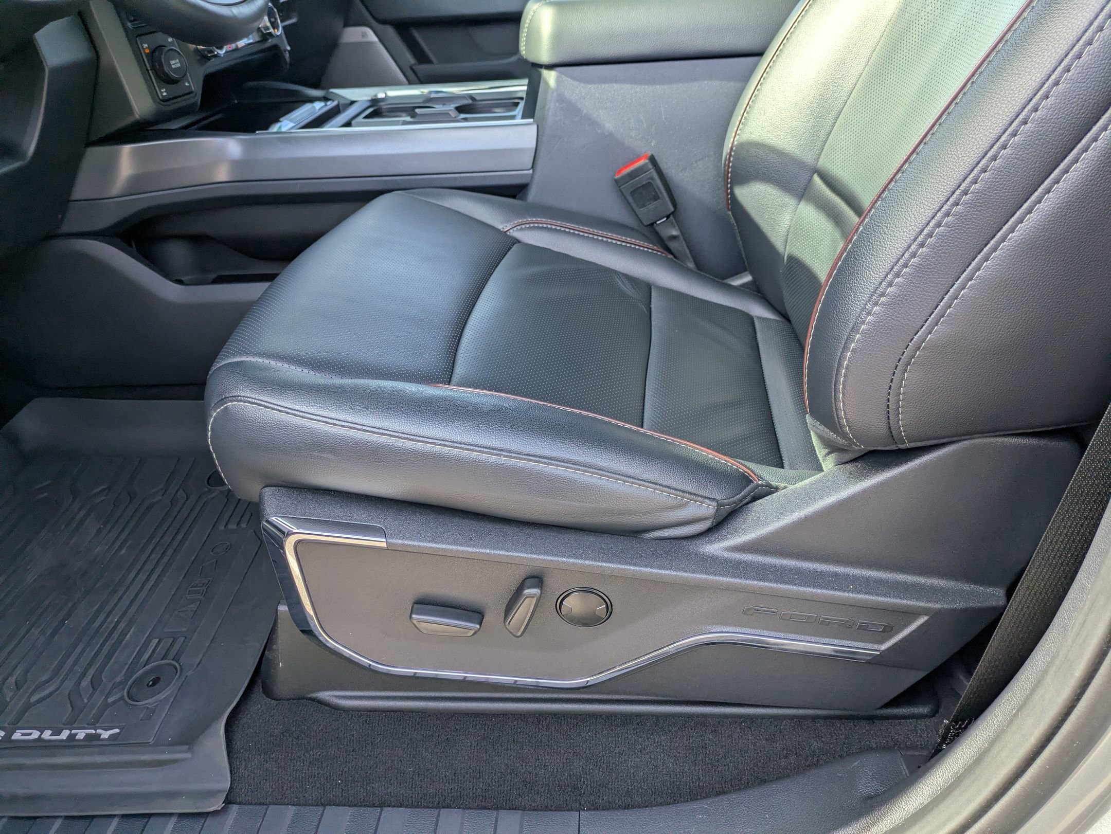 Certified 2024 Ford F350 Lariat w/ Chrome Package image 16