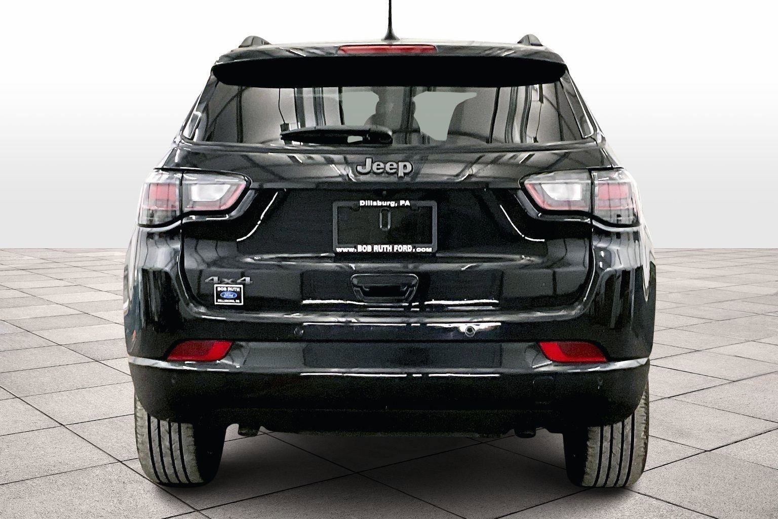 Used 2024 Jeep Compass Limited w/ High Altitude Package image 2