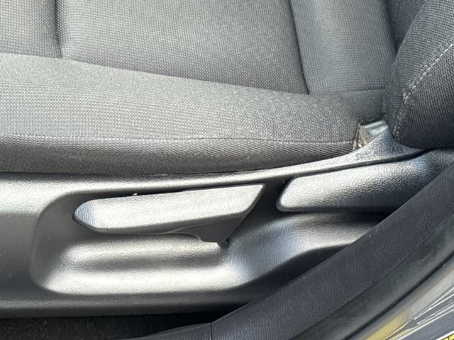Used 2023 Toyota Corolla LE FWD image 29