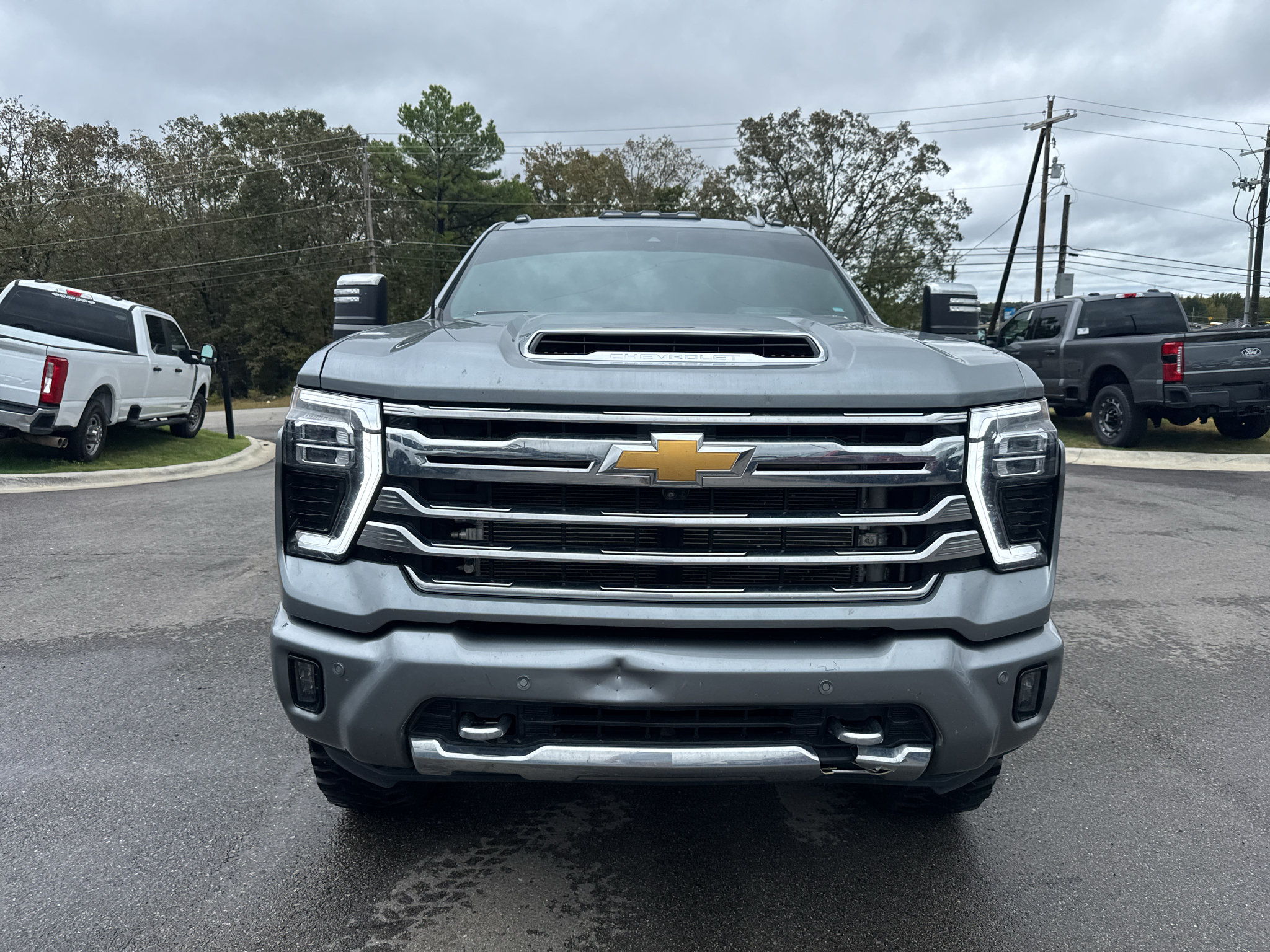 Used 2024 Chevrolet Silverado 3500 High Country w/ Technology Package AWD/4WD image 2