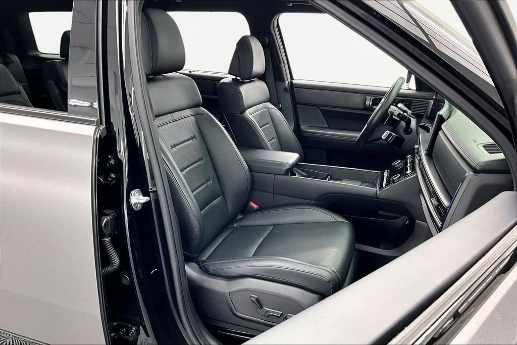Used 2025 Hyundai Santa Fe Calligraphy AWD/4WD image 9