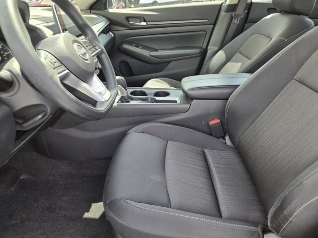 Used 2025 Nissan Altima 2.5 SV FWD image 18