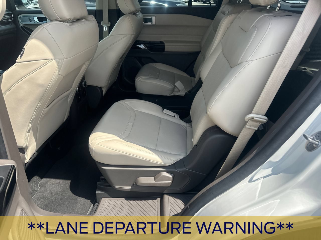 Certified 2024 Ford Explorer Platinum w/ Class IV Trailer Tow Package AWD/4WD image 23