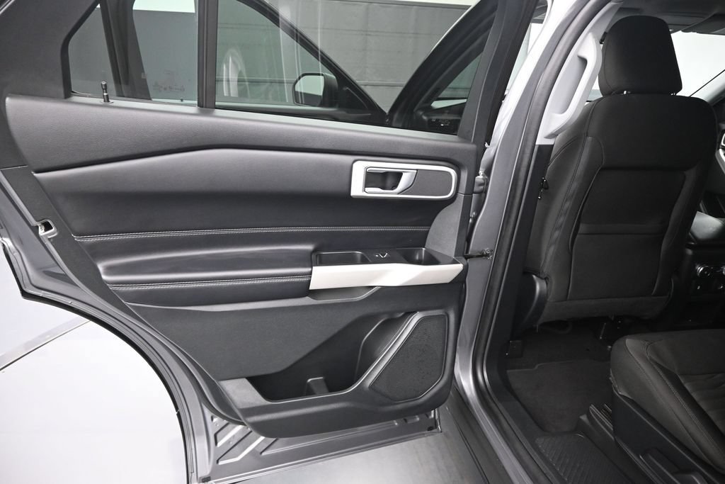 Certified 2021 Ford Explorer XLT RWD image 12