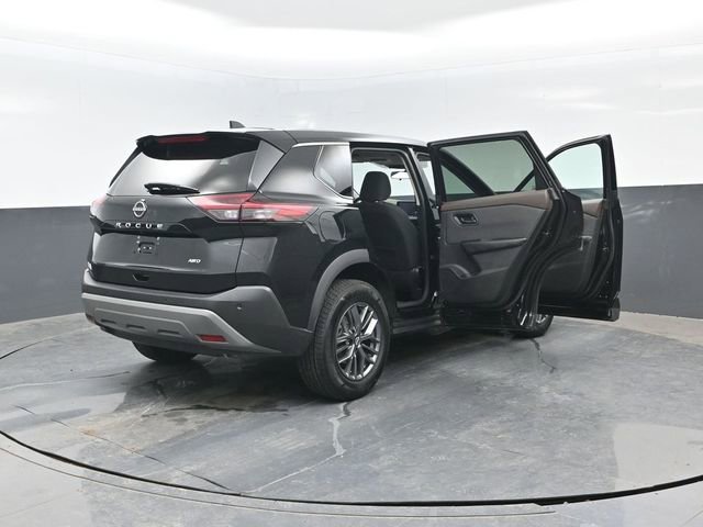 Used 2023 Nissan Rogue S AWD/4WD image 26