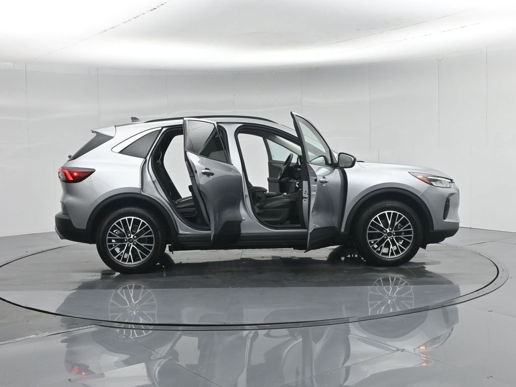 Certified 2023 Ford Escape SE image 34