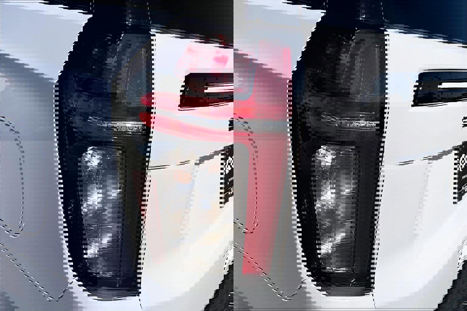 Used 2024 Chevrolet Suburban RST image 28