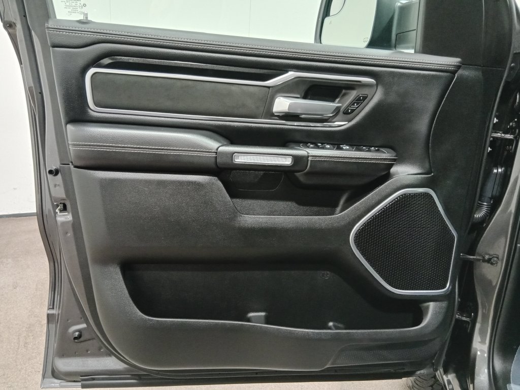 Used 2020 RAM 1500 Laramie w/ Sport Appearance Package AWD/4WD image 19