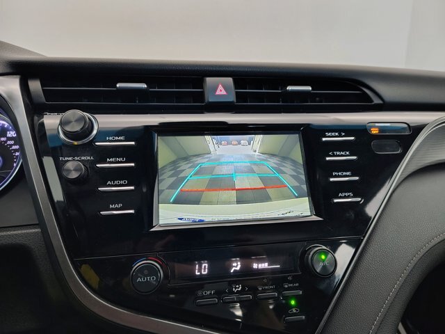 Used 2019 Toyota Camry SE FWD image 3