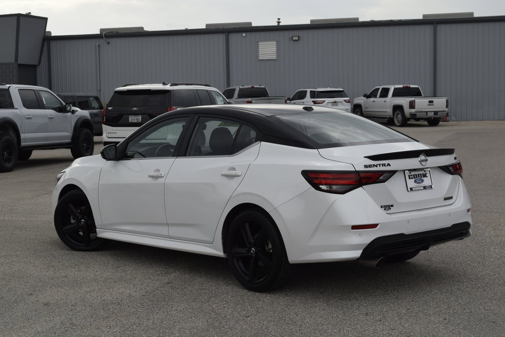 Used 2023 Nissan Sentra SR w/ Midnight Edition Package image 8