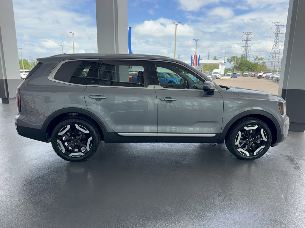 Used 2025 Kia Telluride EX image 2