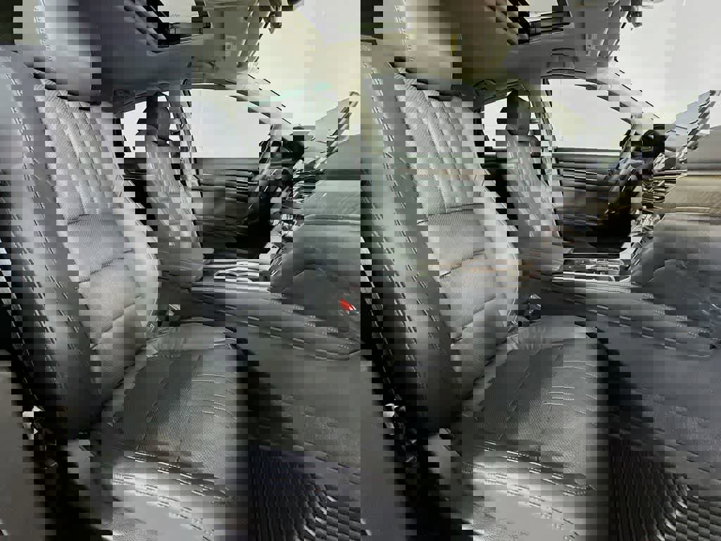 Used 2018 Honda Accord Touring image 15