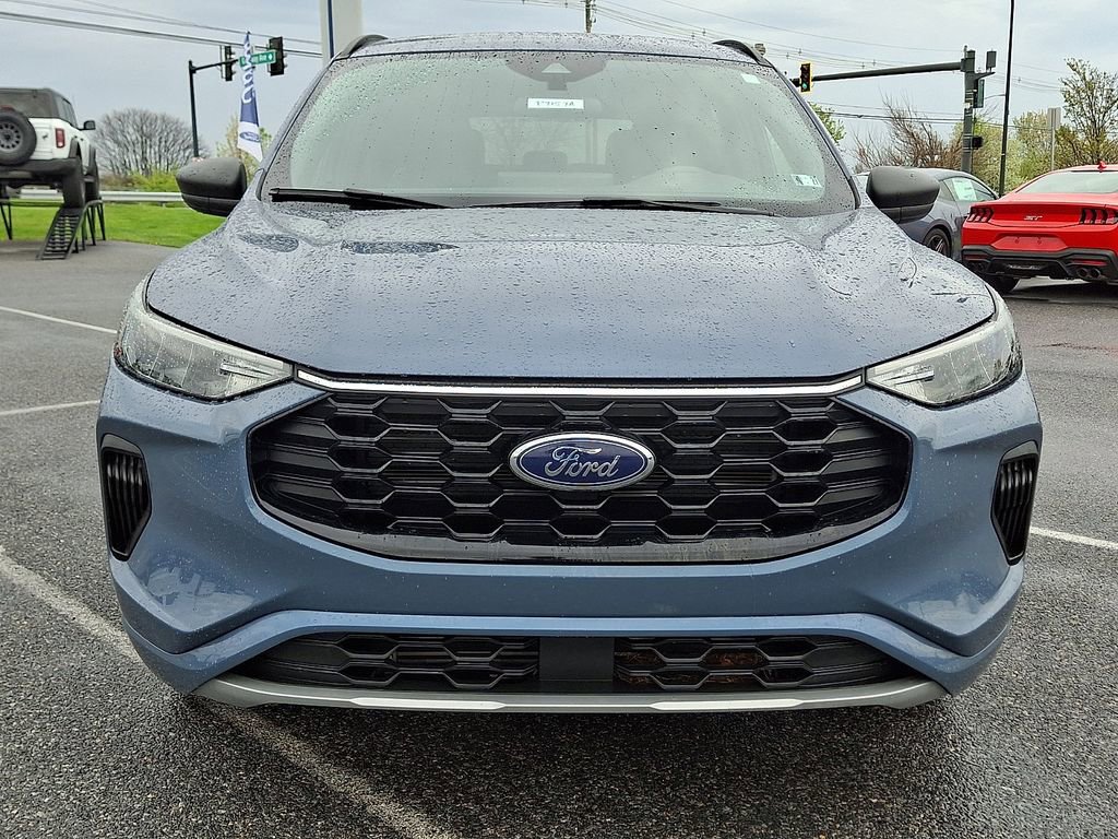 Certified 2024 Ford Escape ST-Line w/ Tech Pack #1 AWD/4WD image 2