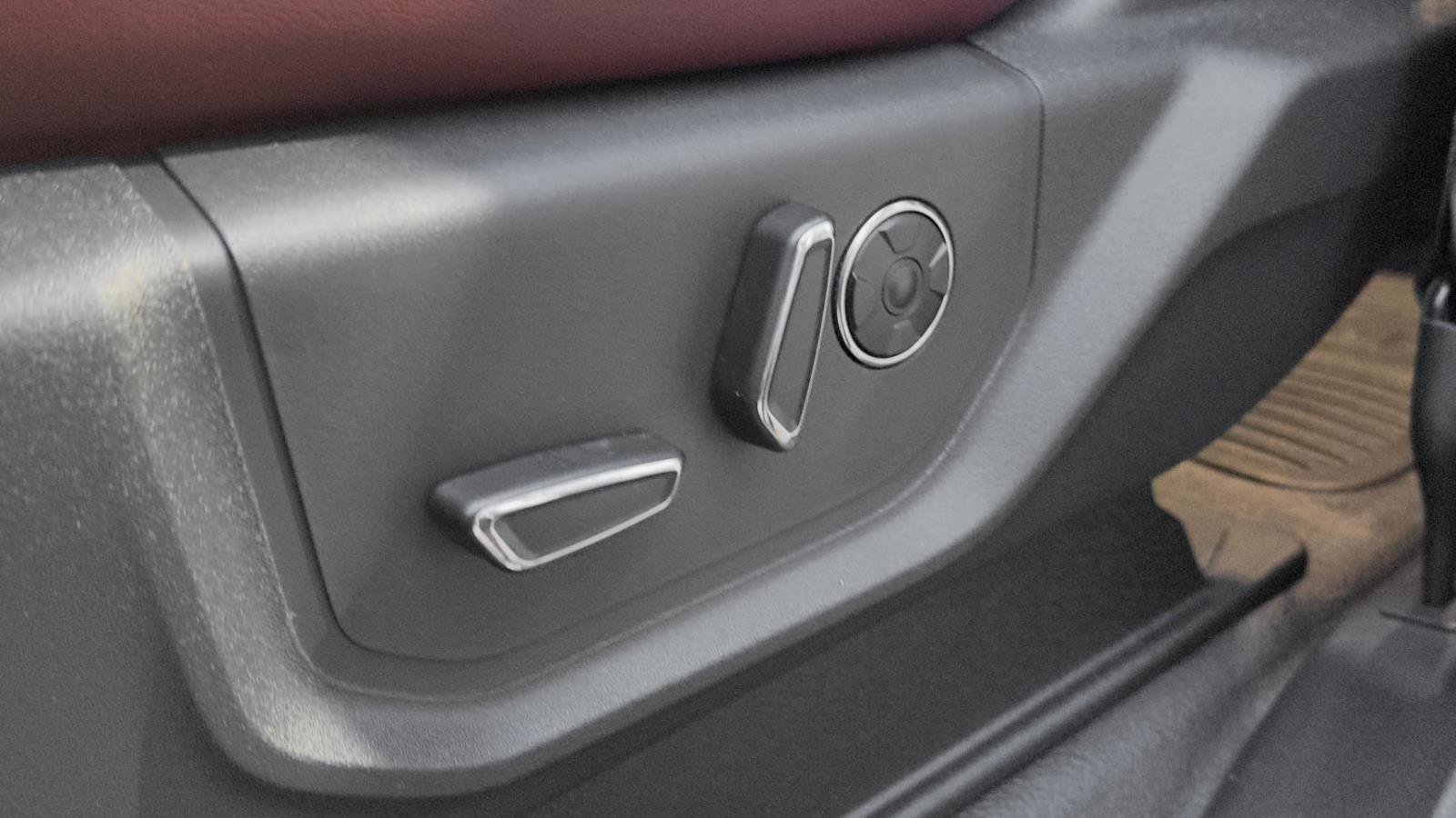 Certified 2022 Ford F350 Platinum w/ FX4 Off-Road Package image 18