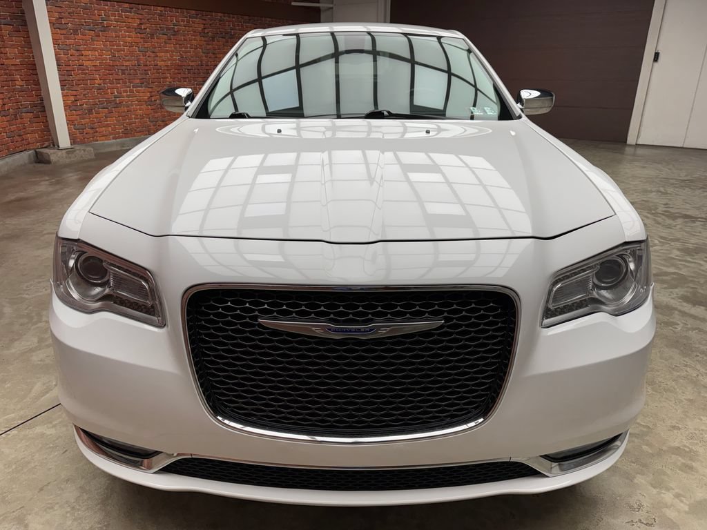 Used 2019 Chrysler 300 Limited RWD image 8