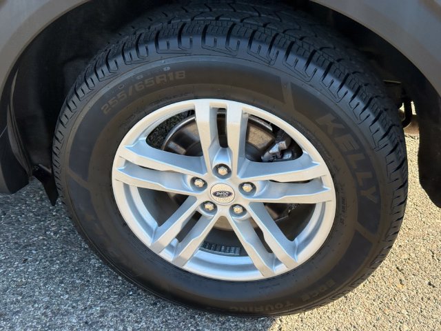 Certified 2023 Ford Explorer XLT w/ Equipment Group 202A AWD/4WD image 5
