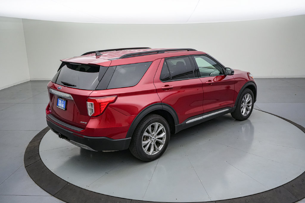 Certified 2024 Ford Explorer XLT w/ Equipment Group 202A AWD/4WD image 4