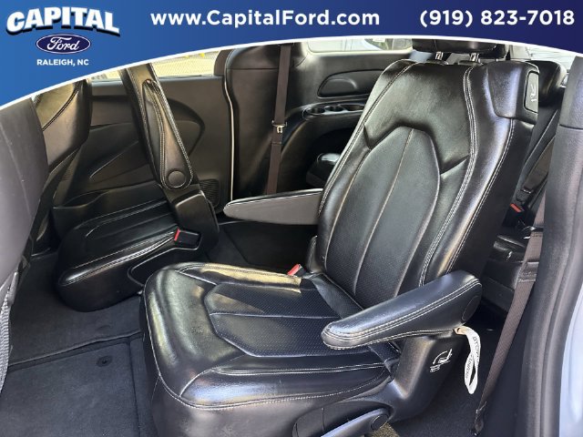 Used 2025 Chrysler Pacifica Select FWD image 17
