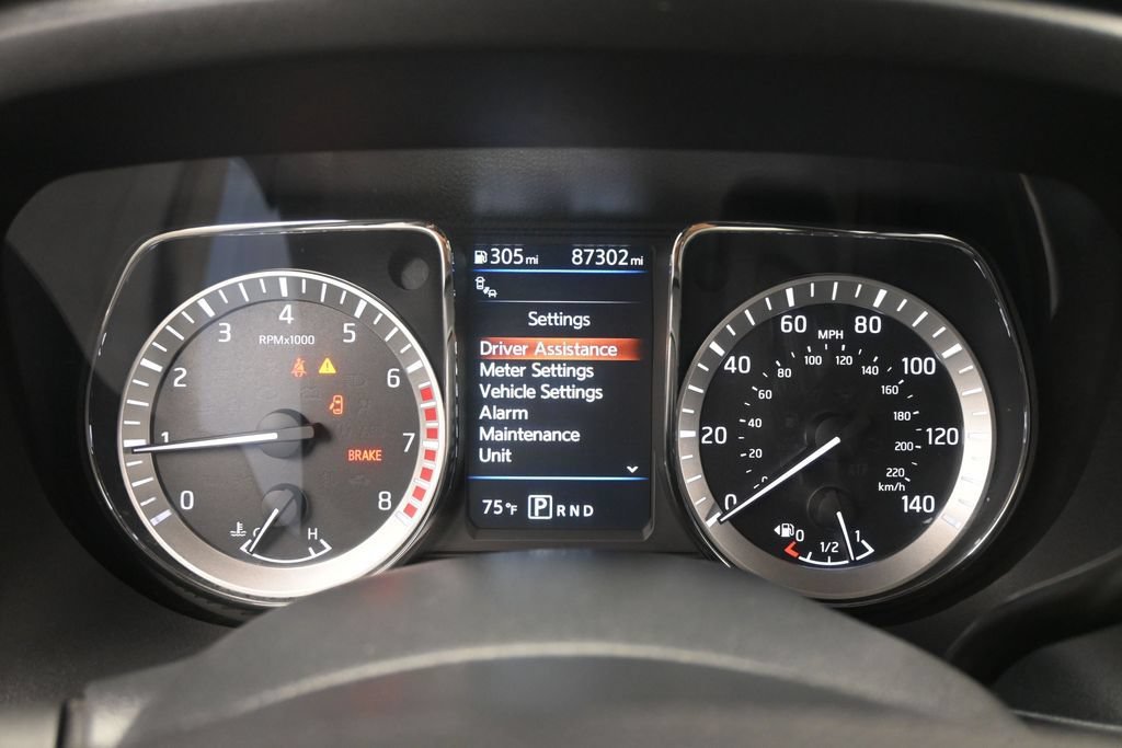 Used 2019 Nissan Titan SV w/ SV Convenience Package RWD image 14