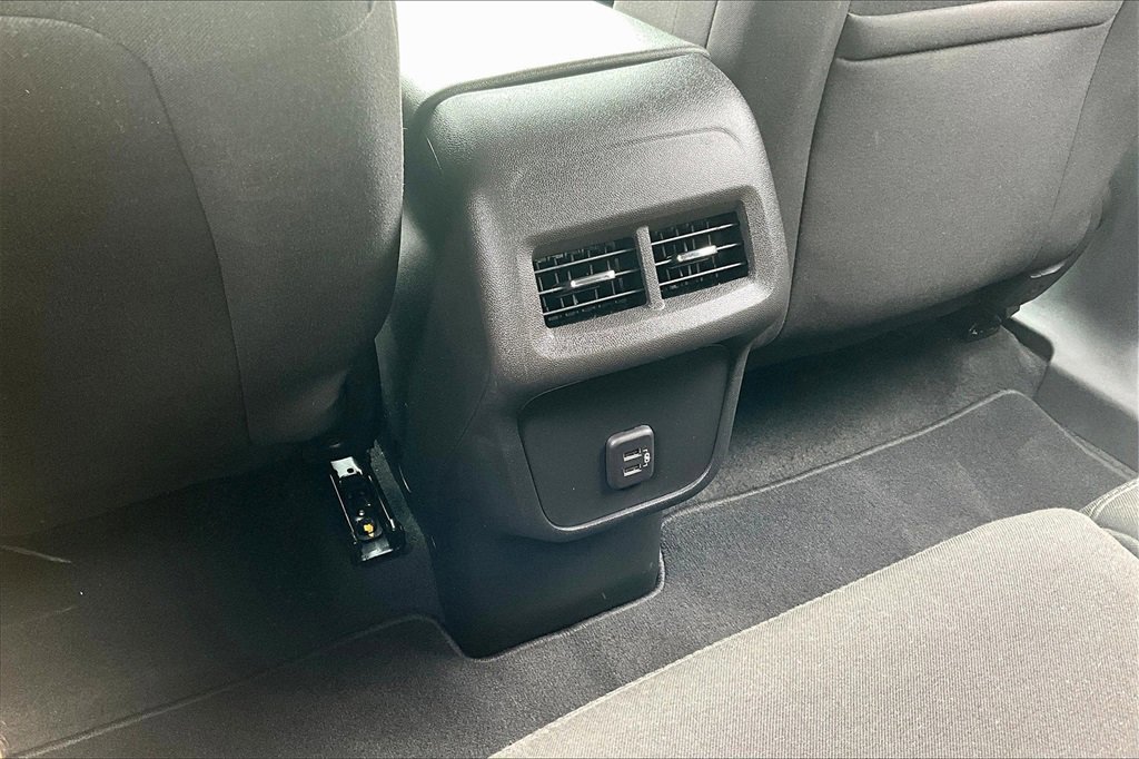 Used 2023 Chevrolet Equinox LT image 32