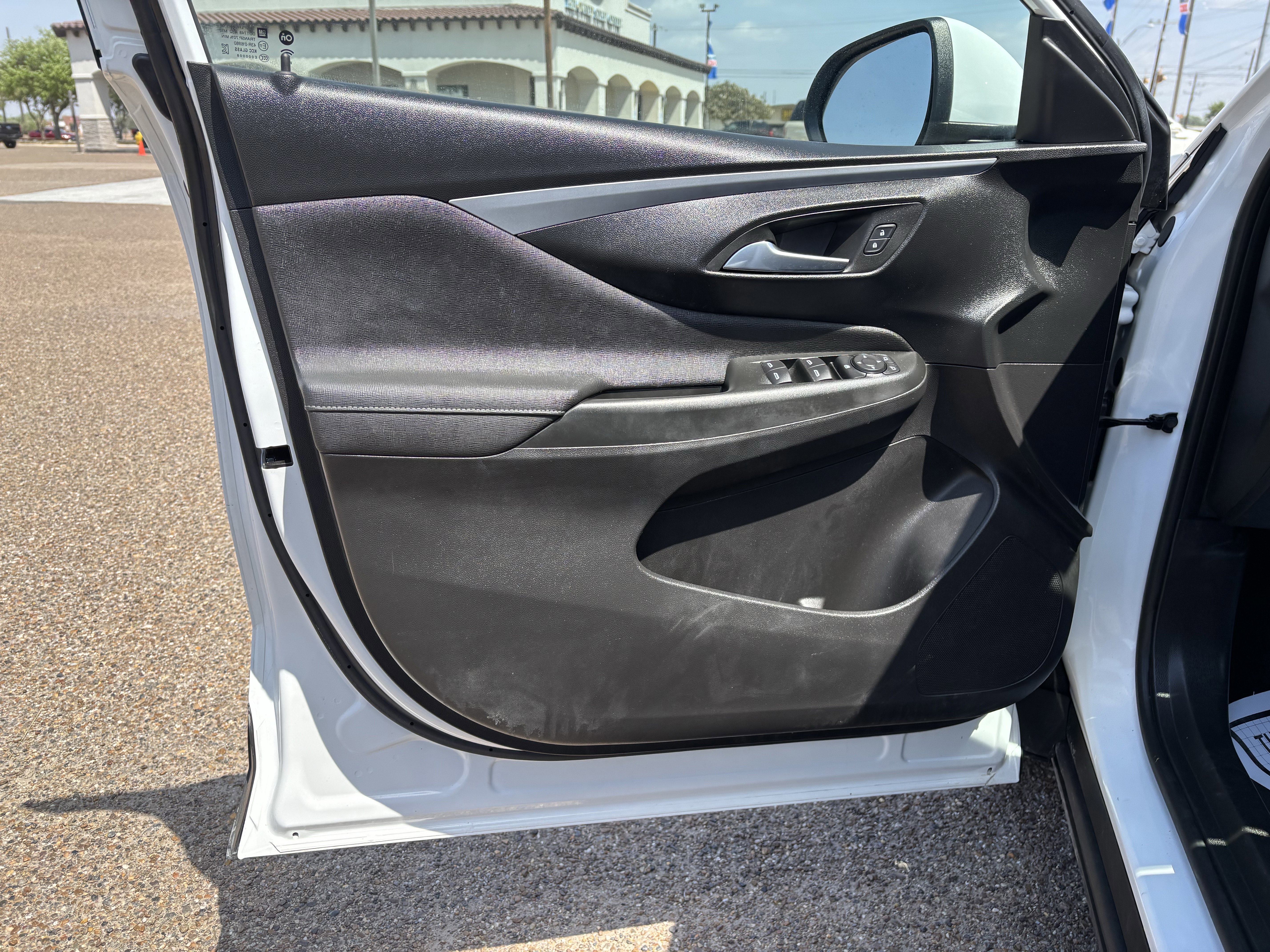 Used 2025 Buick Envista Preferred image 9