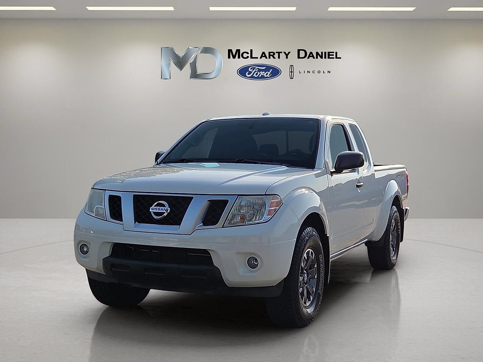 Used 2017 Nissan Frontier Desert Runner RWD image 2