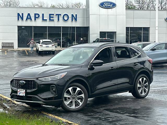 Certified 2024 Ford Escape Platinum w/ Class II Trailer Tow Package AWD/4WD image 1