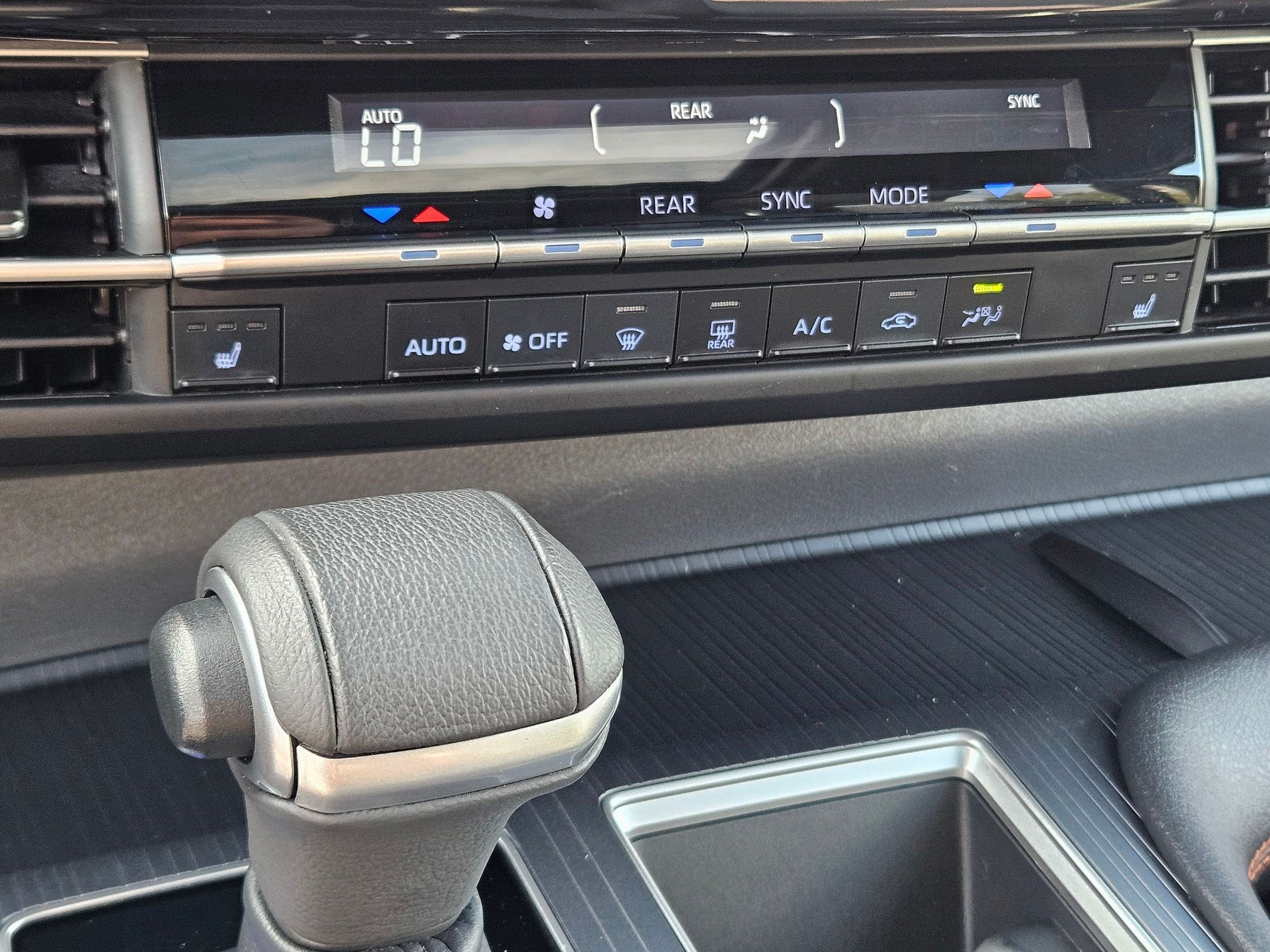 Used 2022 Toyota Sienna XSE AWD/4WD image 28