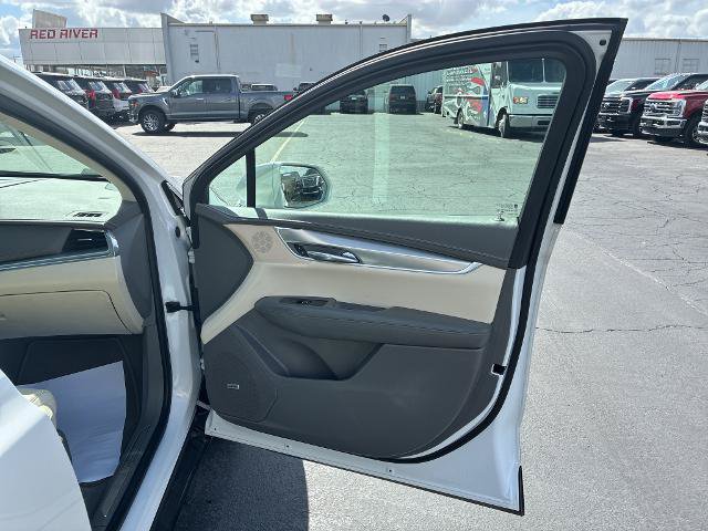 Used 2019 Cadillac XT5 Luxury AWD/4WD image 16