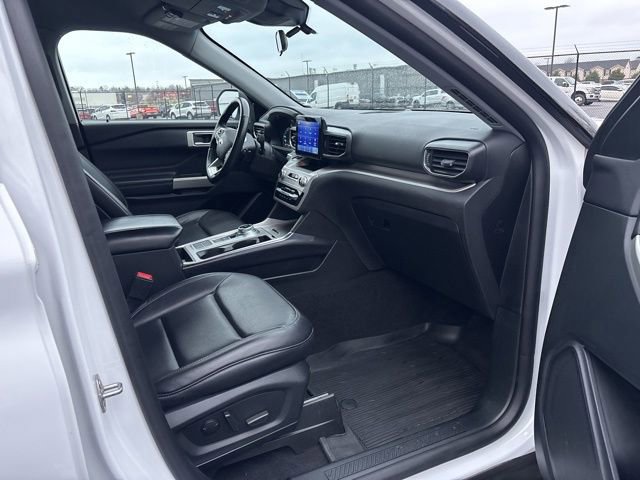 Certified 2020 Ford Explorer XLT w/ Equipment Group 202A image 8