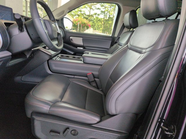Certified 2025 Ford Expedition Active AWD/4WD image 16