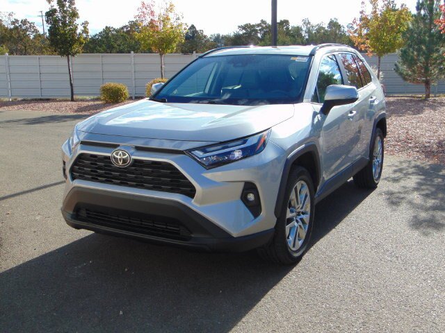 Used 2022 Toyota RAV4 XLE Premium AWD/4WD image 9
