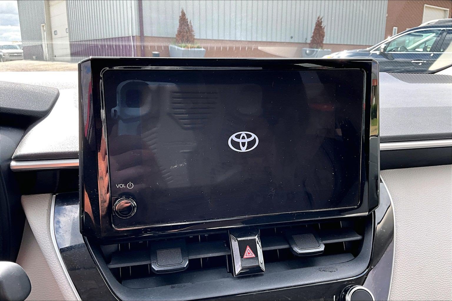 Used 2025 Toyota Corolla LE FWD image 33