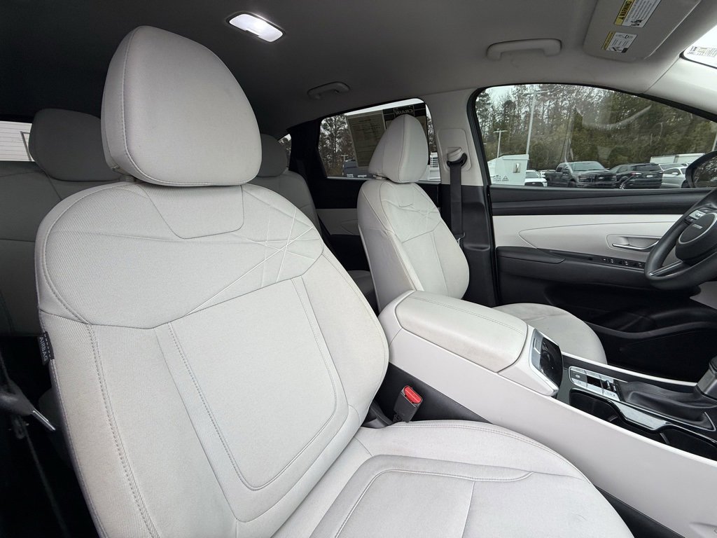 Used 2025 Hyundai Tucson SE image 30