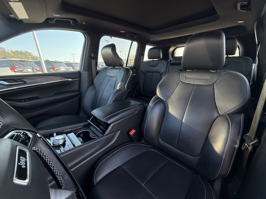 Used 2023 Jeep Grand Cherokee Overland w/ Advanced Protech Group III image 21