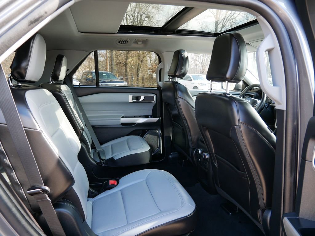 Certified 2021 Ford Explorer XLT w/ Equipment Group 202A image 9