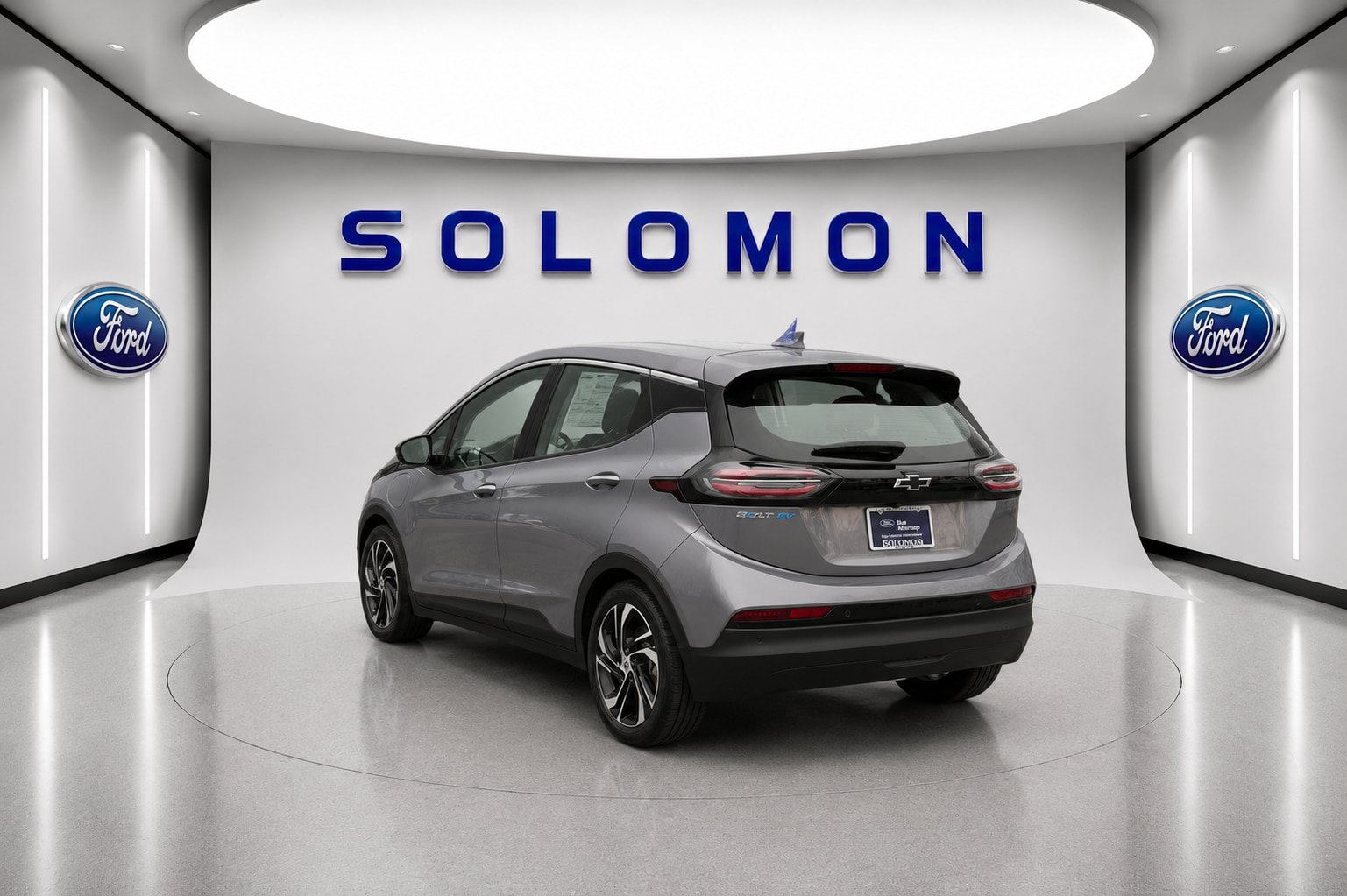 Used 2023 Chevrolet Bolt LT w/ Infotainment Package FWD image 8