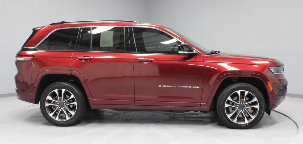 Used 2023 Jeep Grand Cherokee Overland AWD/4WD image 12