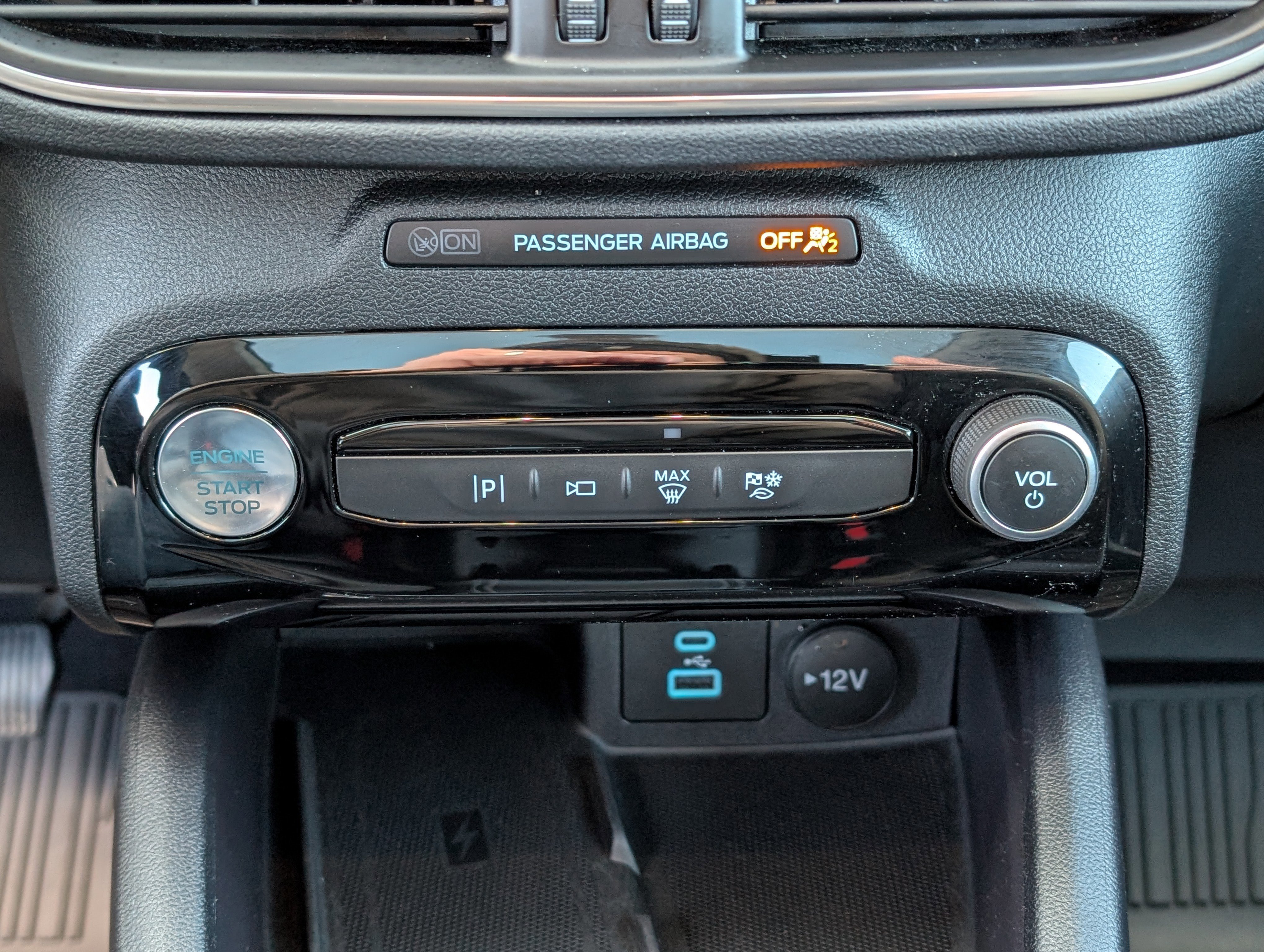 Certified 2023 Ford Escape SE w/ PHEV Premium Package image 30