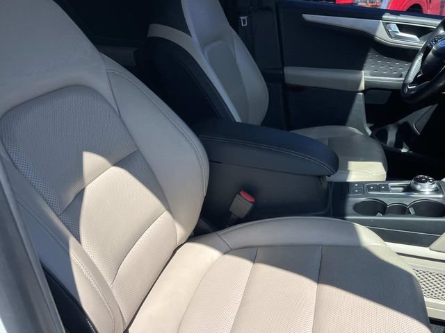 Certified 2020 Ford Escape SEL FWD image 33