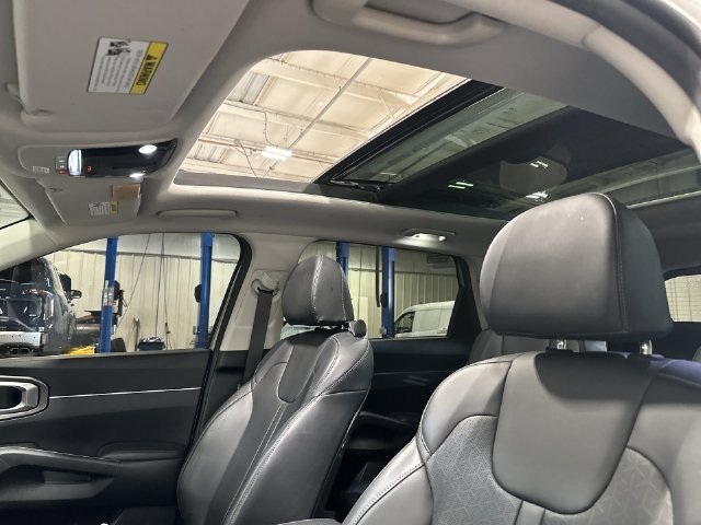 Used 2024 Kia Sorento EX w/ Panoramic Sunroof Package AWD/4WD image 20