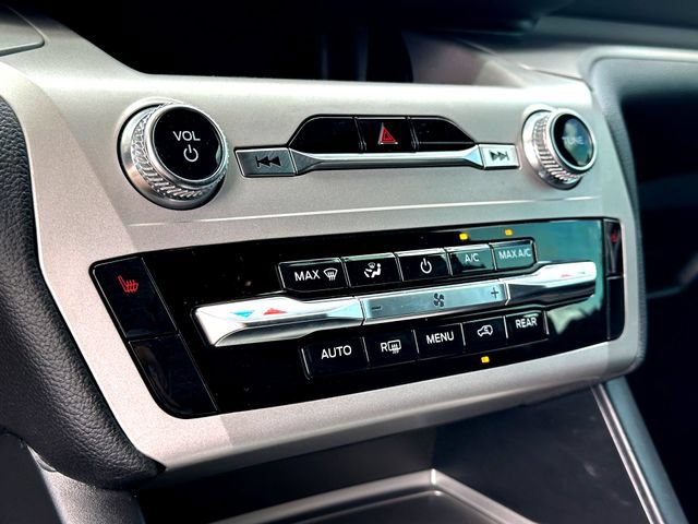 Certified 2023 Ford Explorer XLT RWD image 18