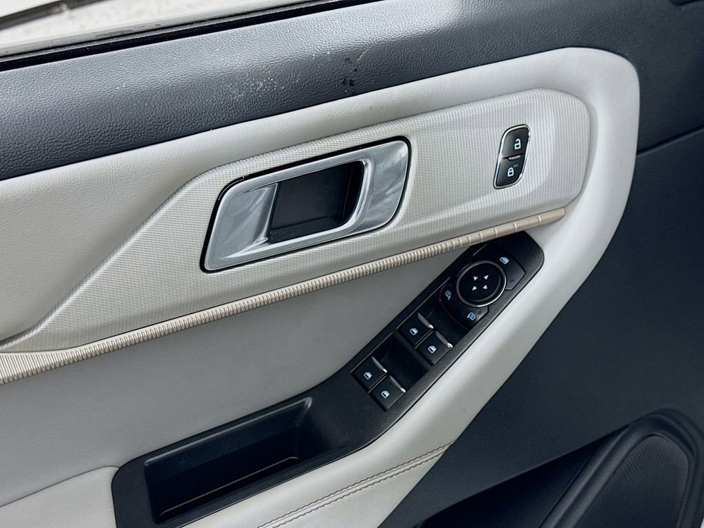Certified 2025 Ford Explorer Active w/ Active Comfort Package image 21