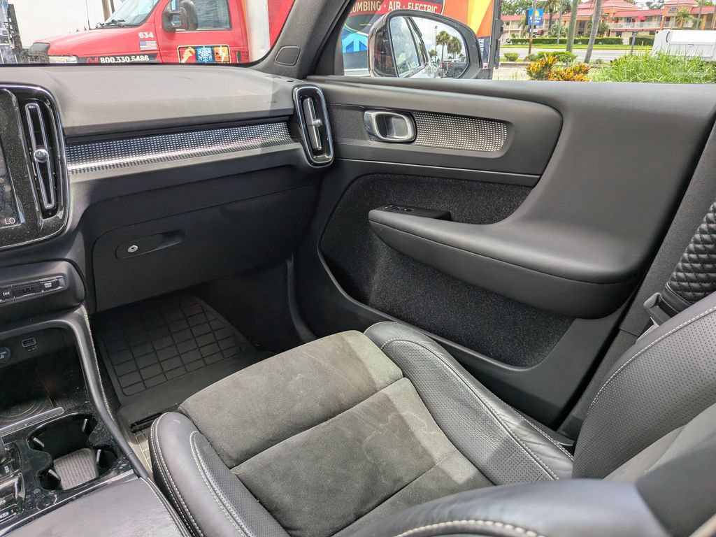 Used 2019 Volvo XC40 T5 R-Design AWD/4WD image 14