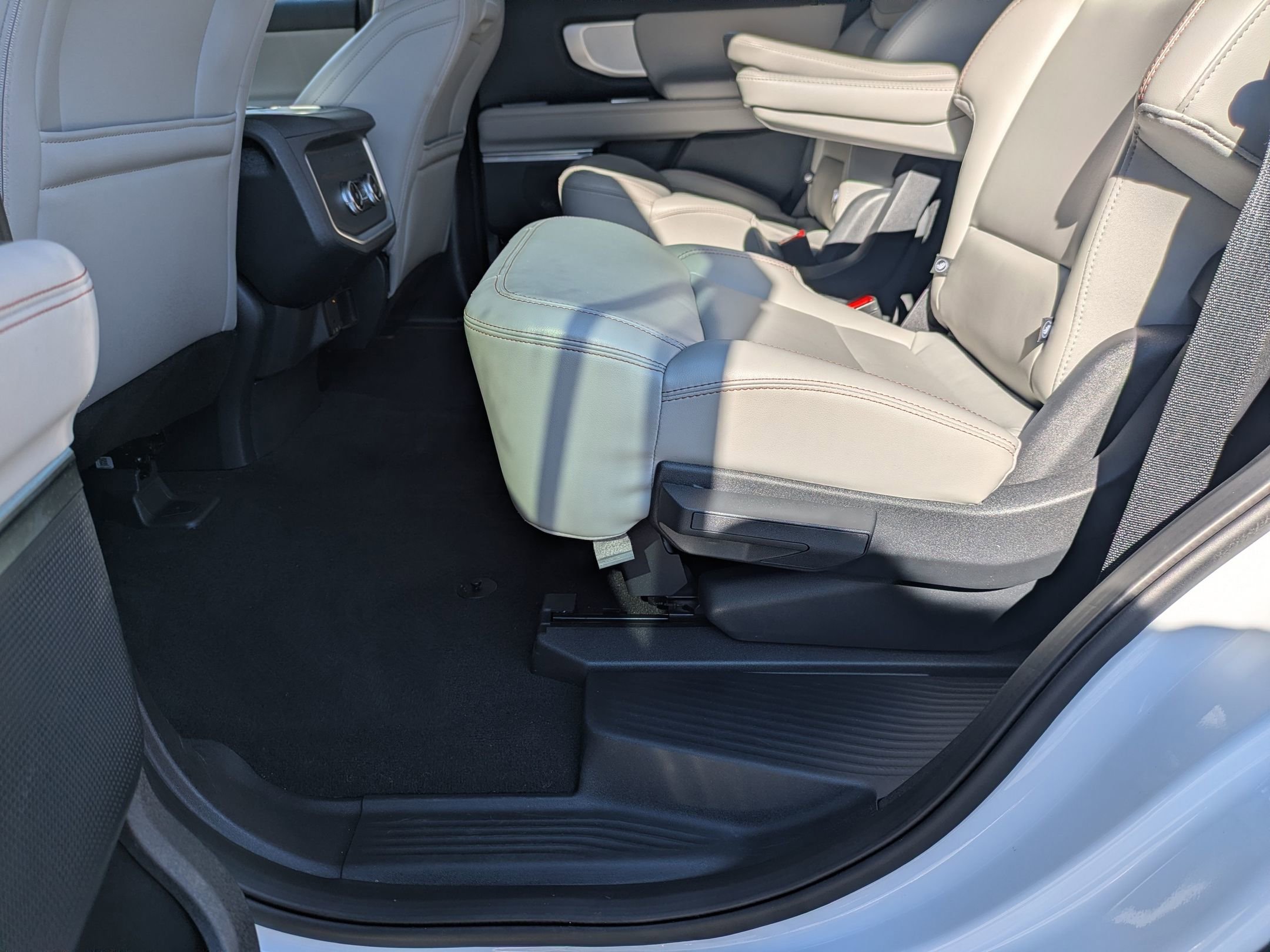 Certified 2025 Ford Expedition Active image 29