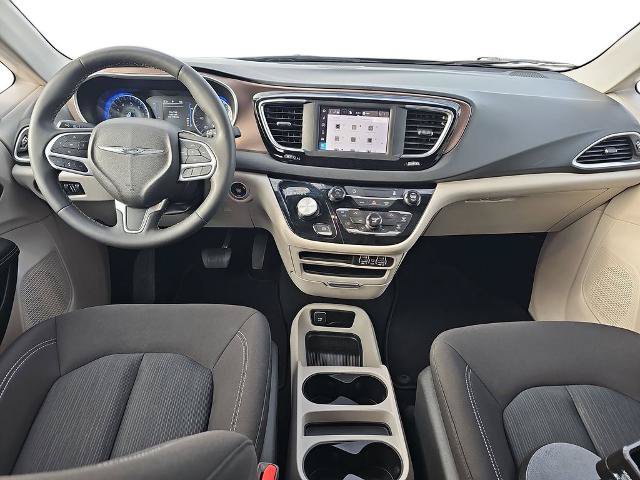 Used 2024 Chrysler Voyager LX FWD image 9