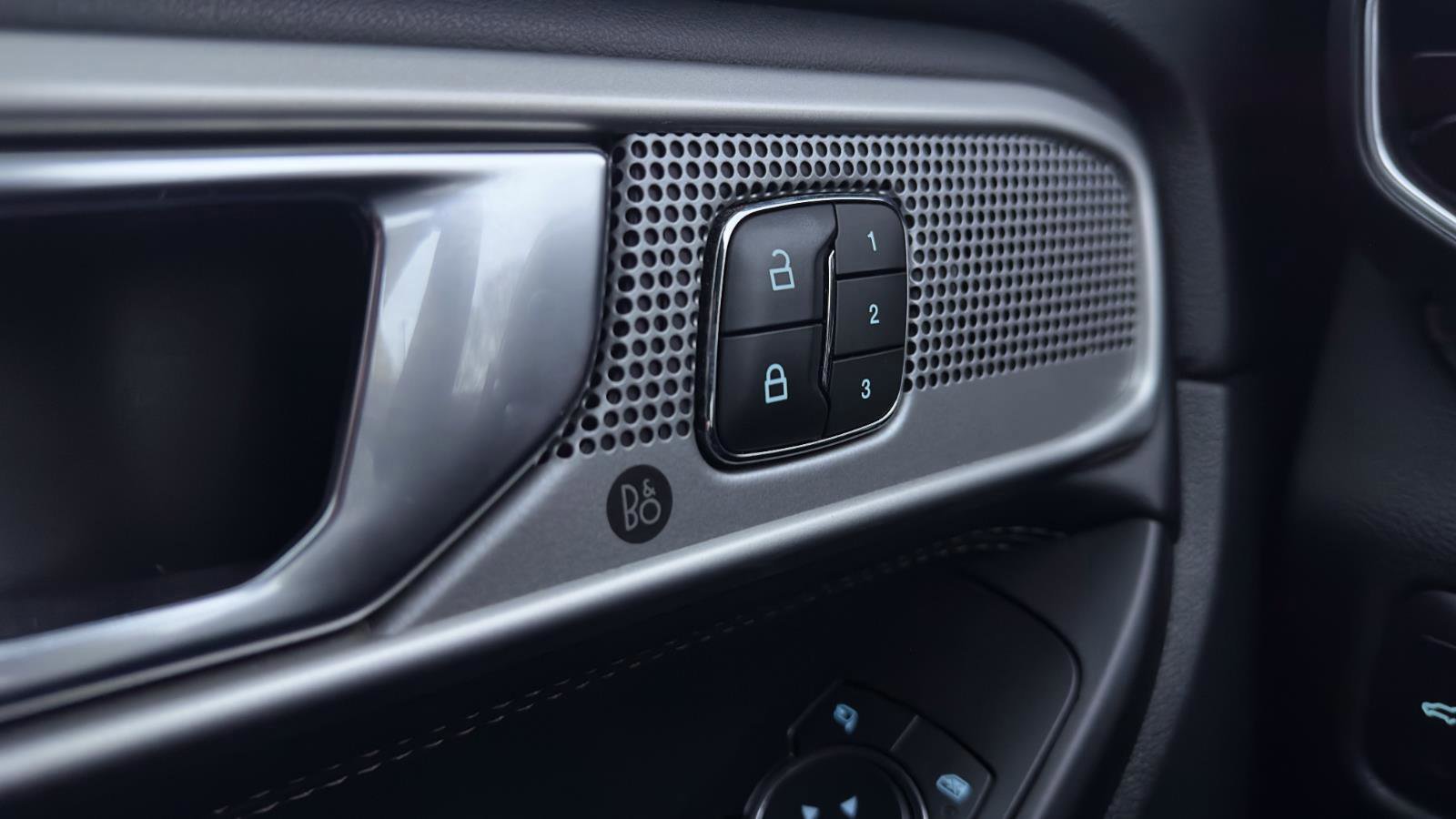 Certified 2020 Ford Explorer Limited w/ Class III Trailer Tow Package image 27