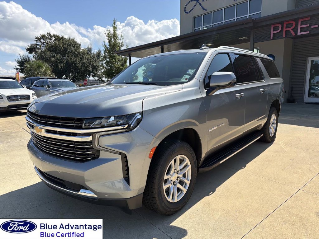 Used 2023 Chevrolet Suburban LT w/ Luxury Package RWD image 4